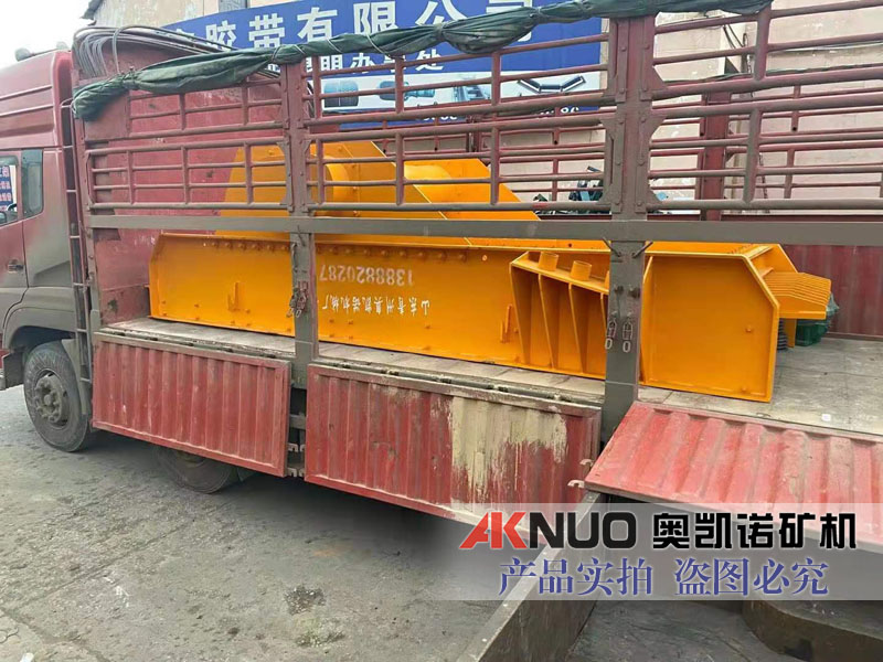 5015振動(dòng)給料機(jī)發(fā)往客戶現(xiàn)場(chǎng)